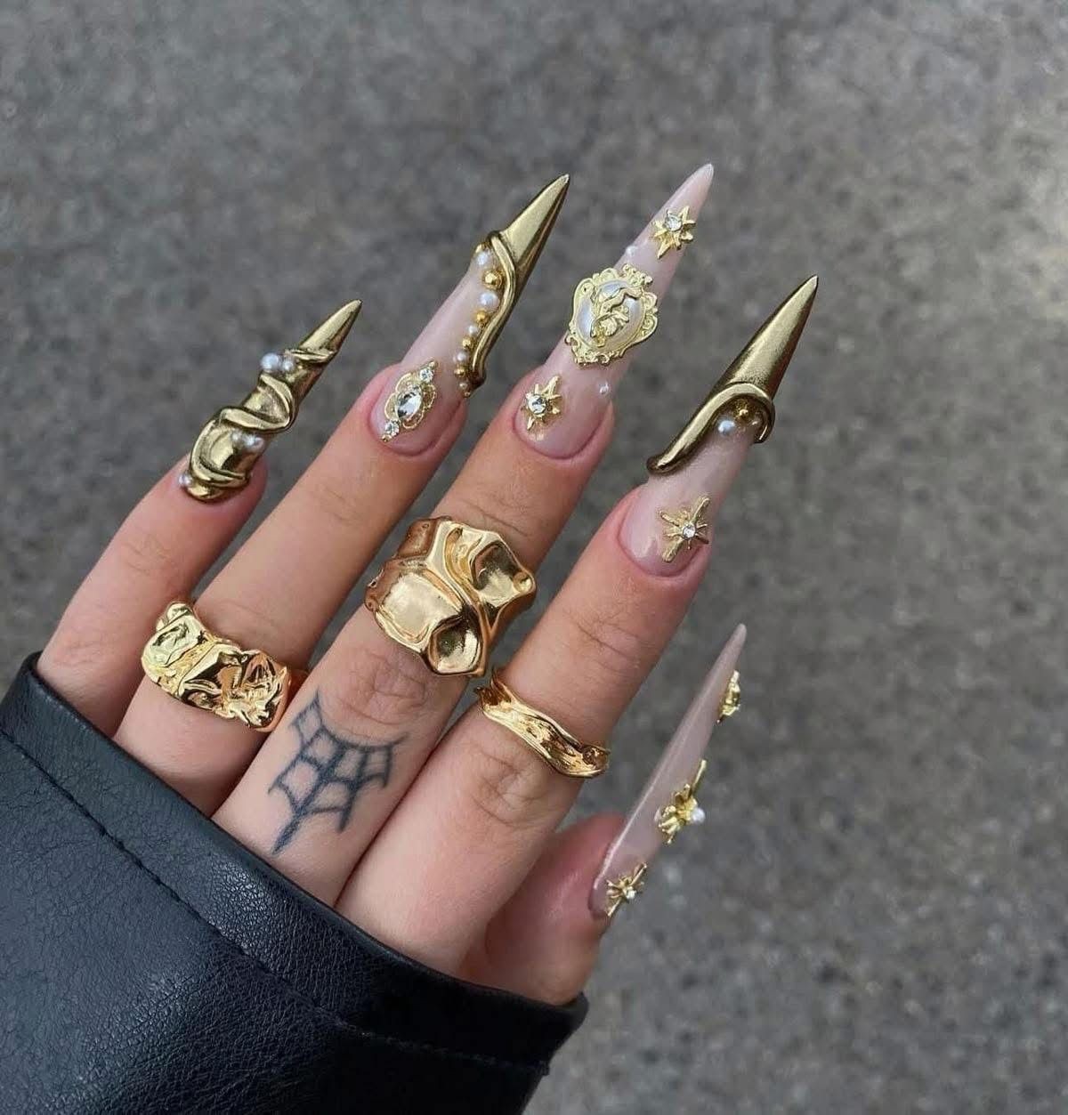 (Pro) Creative Nails 